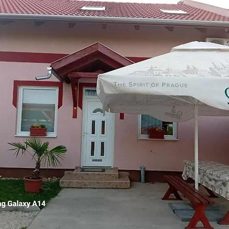 Koetel Utcai Vendeghaz *