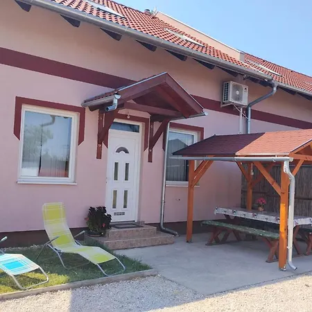 Holiday home Koetel Utcai Vendeghaz